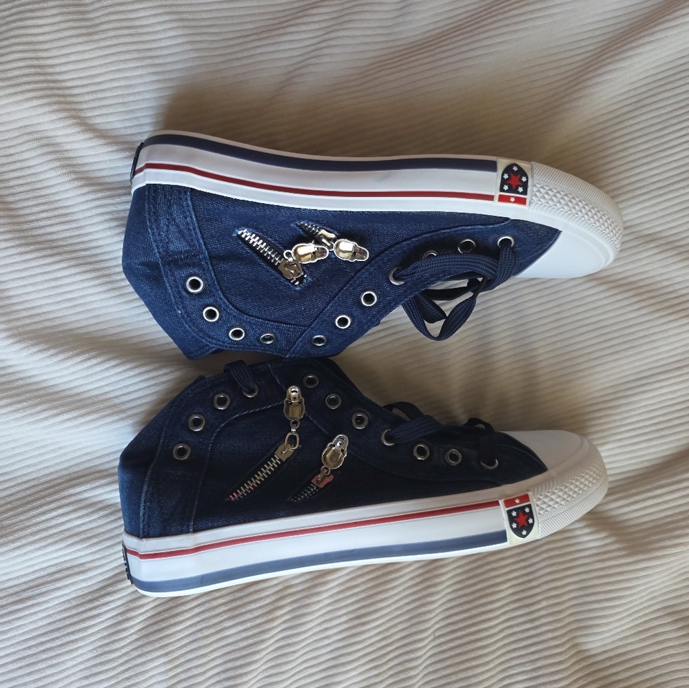 Guoan * Star Canvas denim sneakers Dark blue size 42/ Approximate US Size: 11